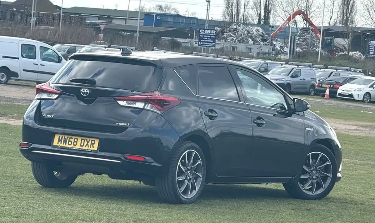 2018-toyota-auris-18-vvt-i-hsd-excel-pan-roof-hatchback-big-9