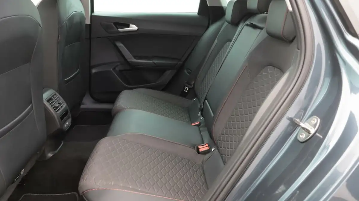 2022-seat-leon-15-etsi-fr-estate-big-16