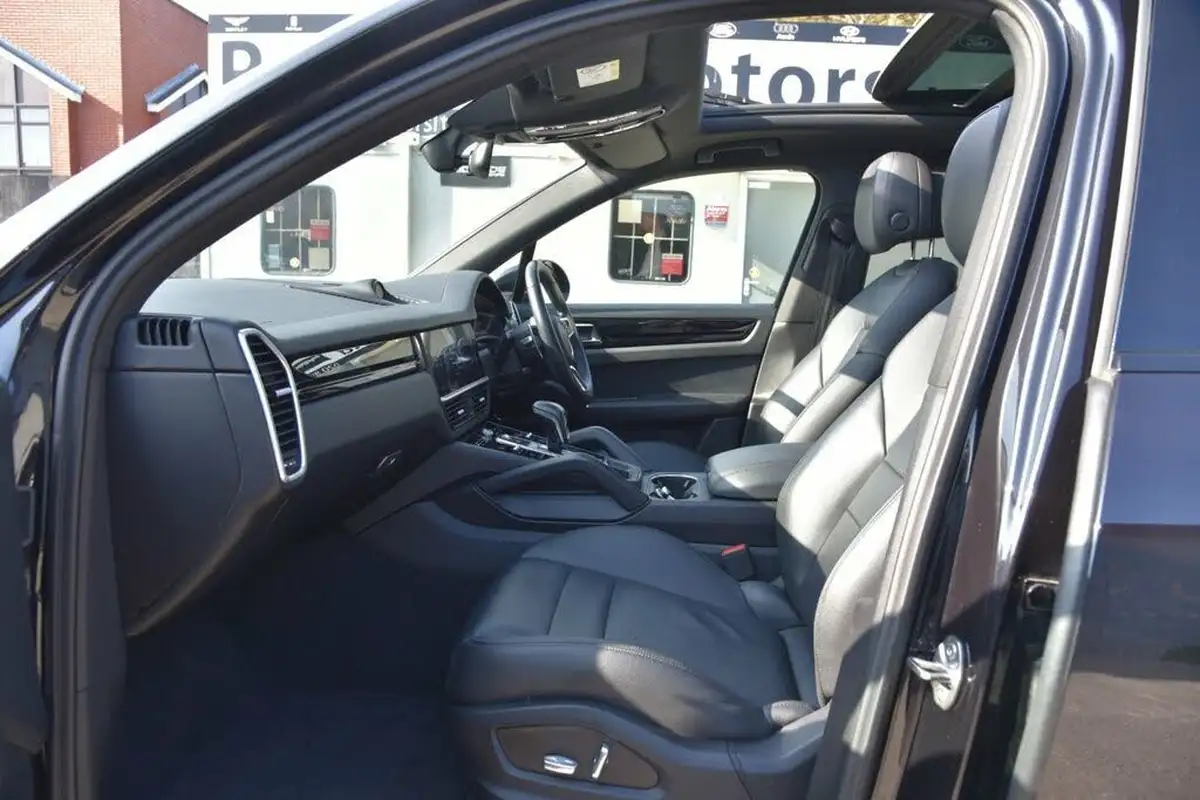 2019-porsche-cayenne-30-v6-s-big-23