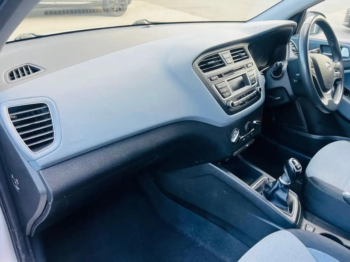 2015-hyundai-i20-14-se-big-60