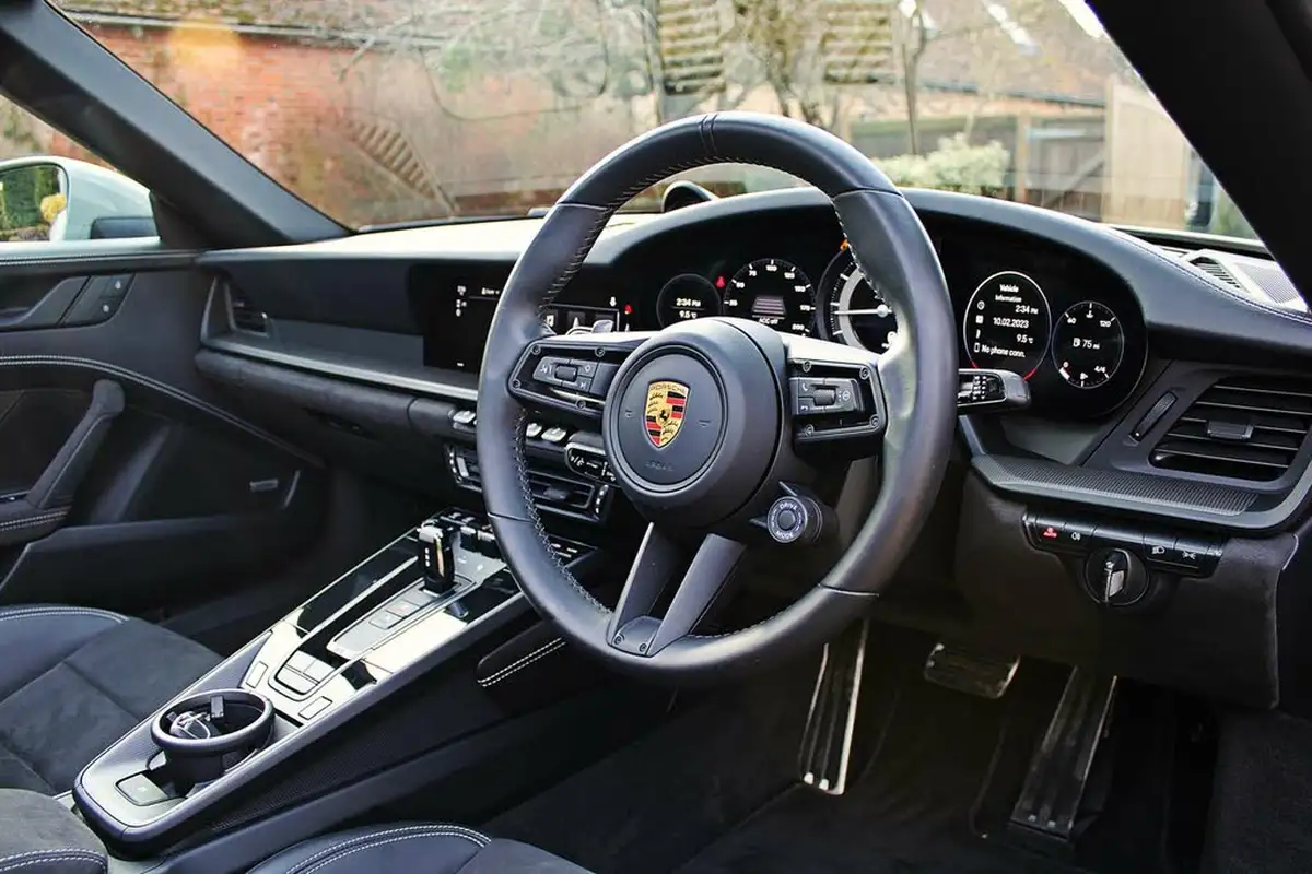 2023-porsche-911-30-targa-4-gts-pdk-big-18