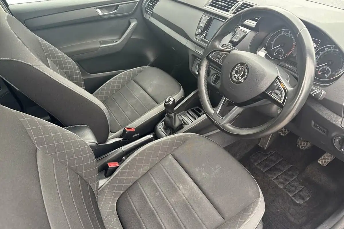 2020-skoda-fabia-10-tsi-se-110ps-hatchback-big-6