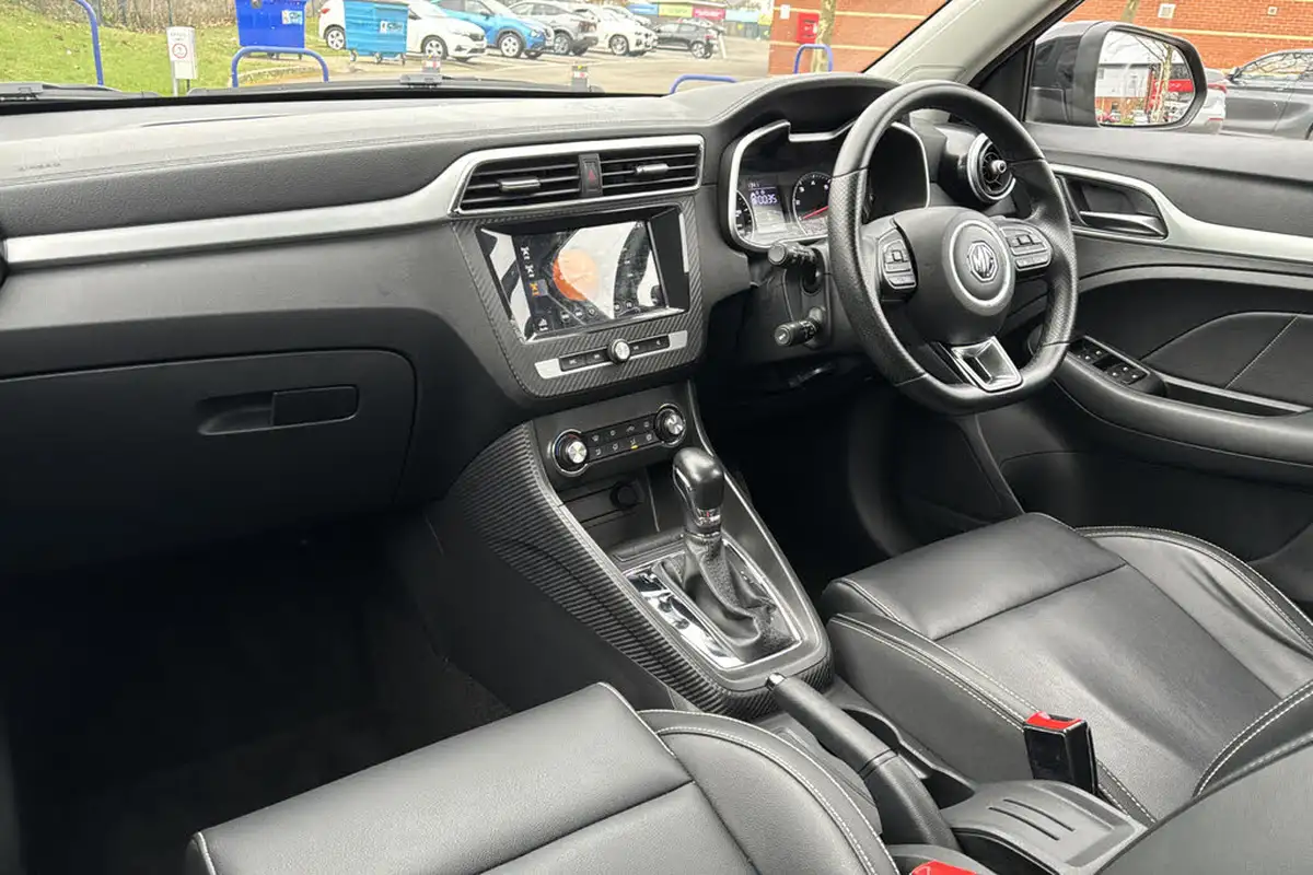 2020-mg-zs-suv-10t-gdi-exclusive-111ps-big-10