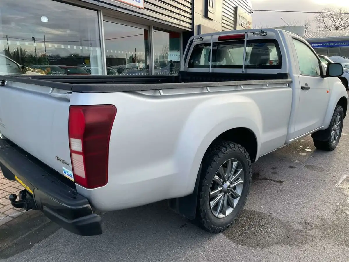 2016-isuzu-d-max-25td-4x4-single-pick-up-big-9