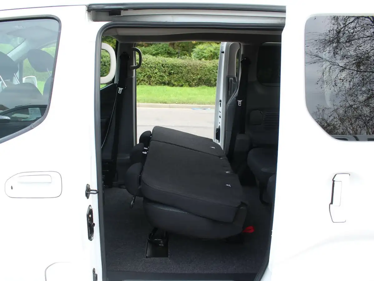 2020-nissan-env200-e-evalia-5-big-12