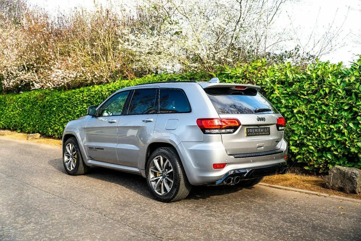 2019-jeep-grand-cherokee-62-hemi-trackhawk-big-2