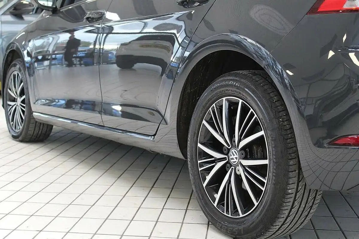 2018-volkswagen-golf-16tdi-se-nav-ss-hatchback-5d-big-15