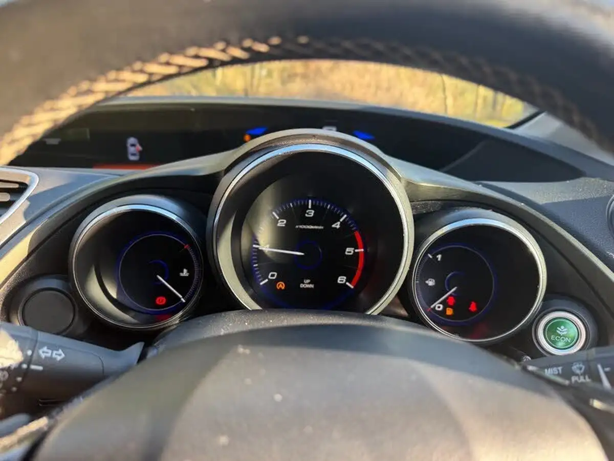 2015-honda-civic-16-i-dtec-se-plus-honda-connect-hatchback-big-18