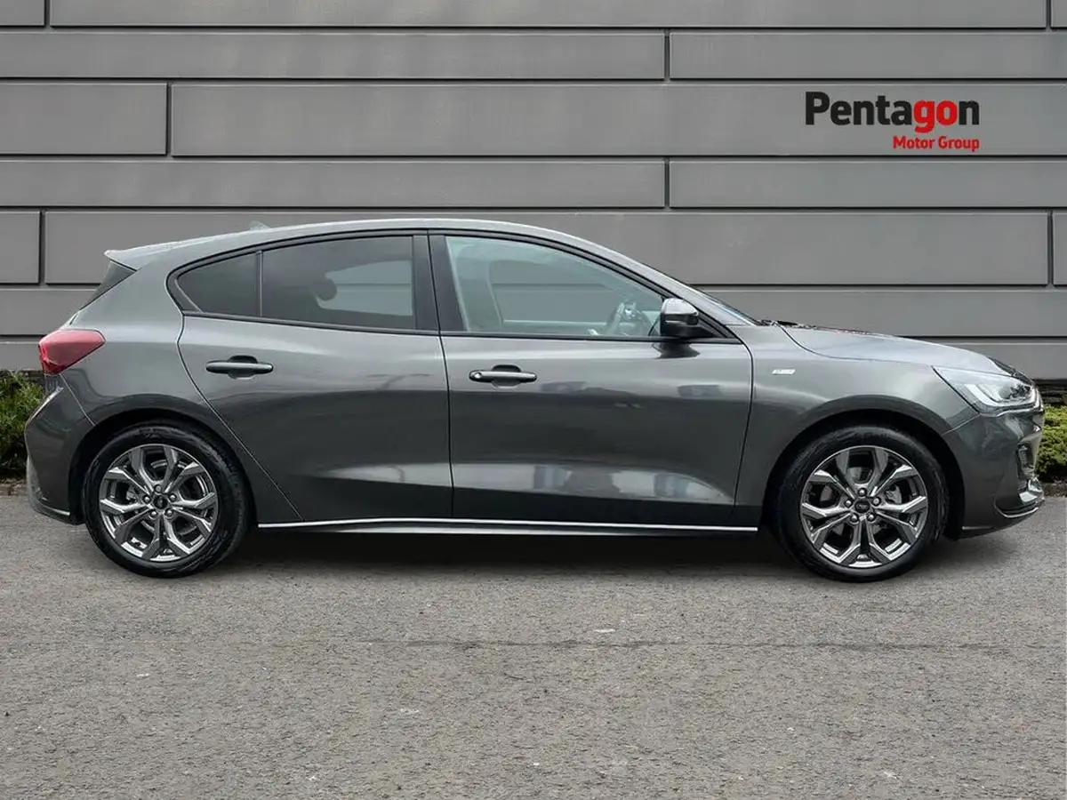 2023-ford-focus-10t-st-line-125ps-hatchback-big-12