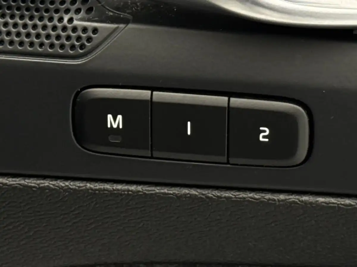 2023-volvo-xc40-20-b4-plus-big-21