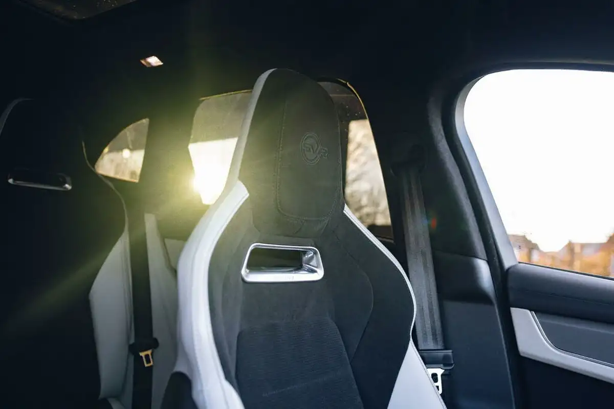 2021-jaguar-f-pace-50-v8-svr-big-23