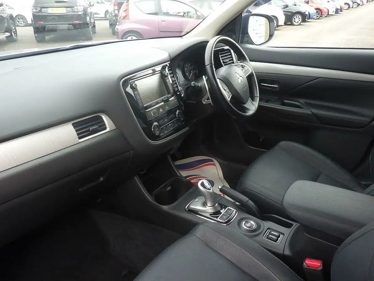 2014-mitsubishi-outlander-20-gx4h-big-19