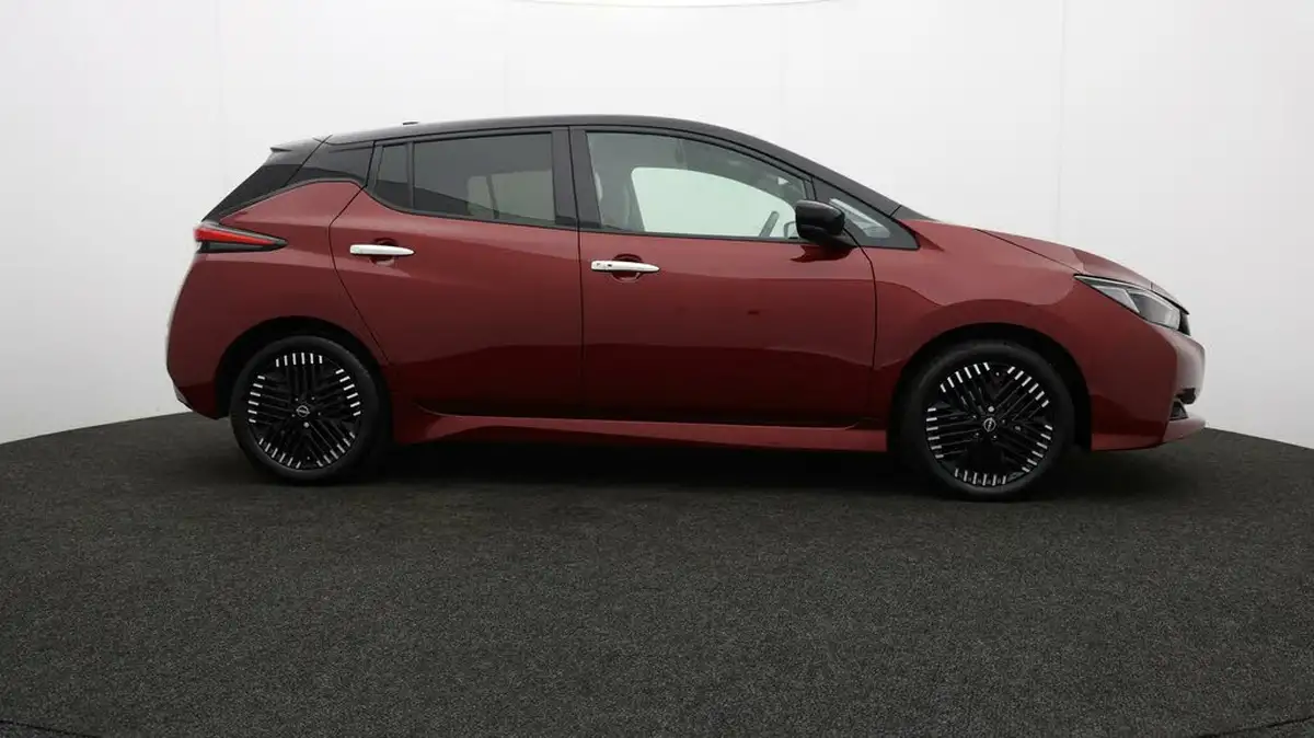 2023-nissan-leaf-e-tekna-39kwh-big-39