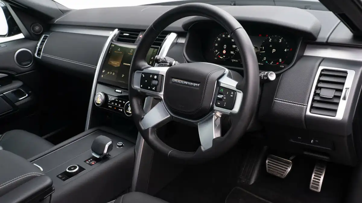 2024-land-rover-discovery-30-d300-dynamic-hse-big-26