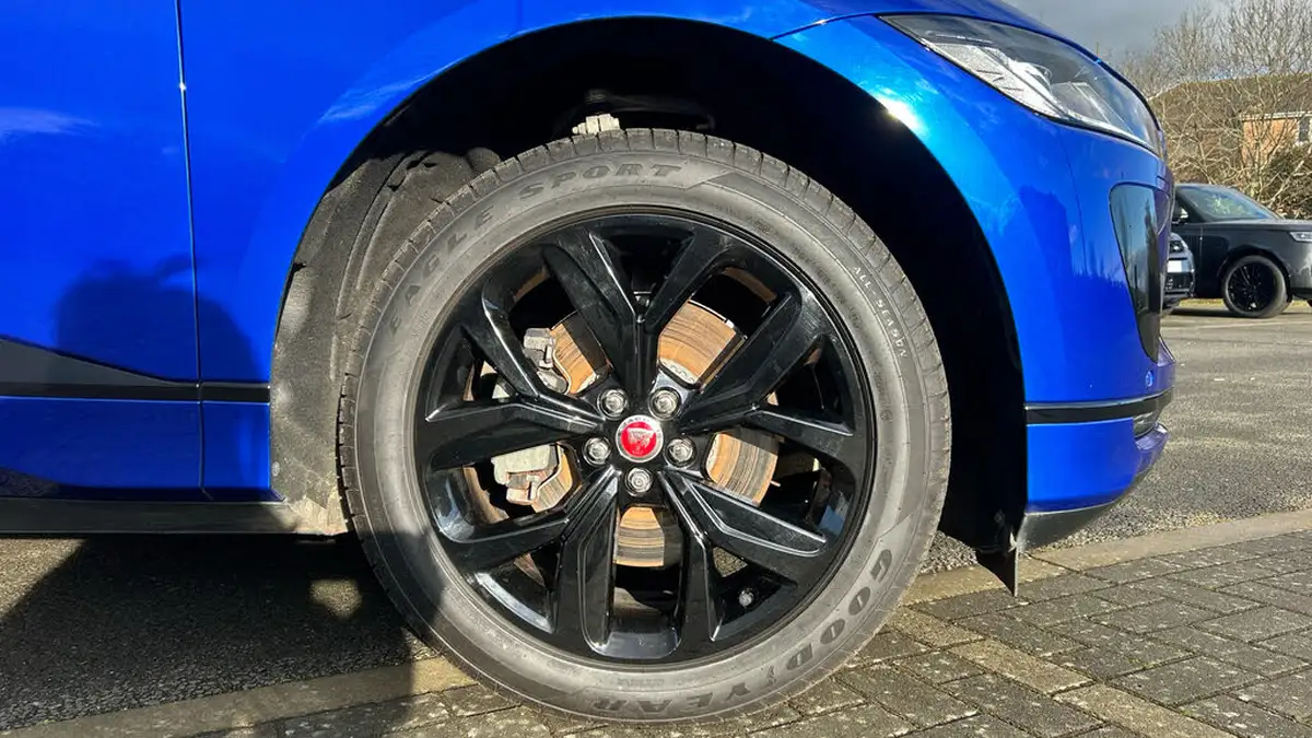 2021-jaguar-i-pace-ev400-black-big-7
