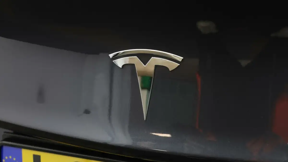 2020-tesla-model-3-e-long-range-big-20