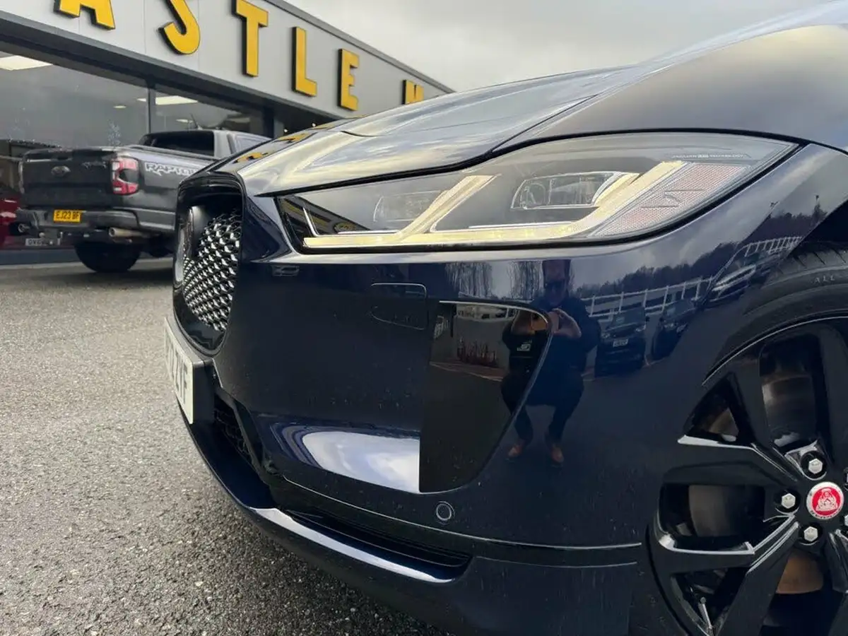 2023-jaguar-i-pace-ev400-black-big-29