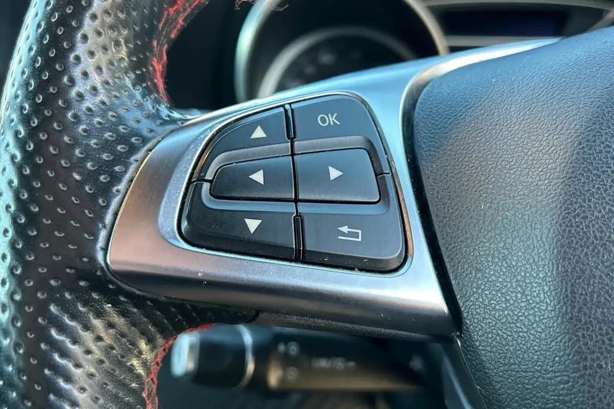 2018-mercedes-benz-a-class-16-a200-amg-line-ss-7g-dct-big-7