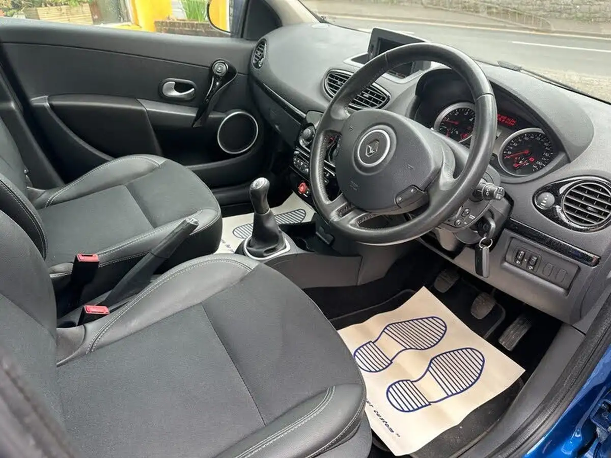 2011-renault-clio-15td-dynamique-tom-tom-15dci-fap-estate-5d-big-10