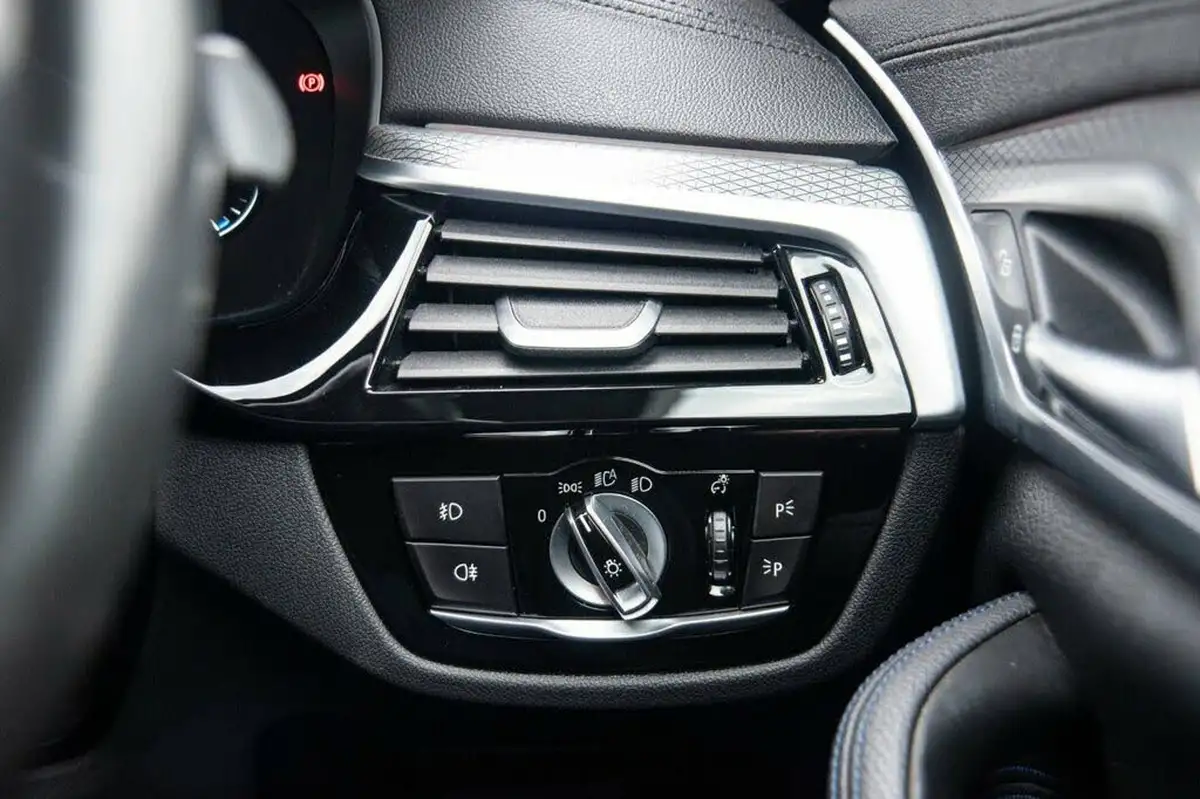 2019-bmw-5-series-20-520i-m-sport-touring-5d-big-15