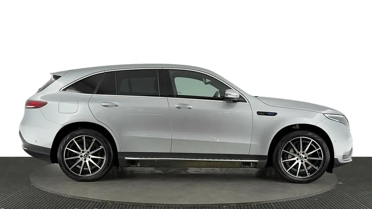 2021-mercedes-benz-eqc-e-eqc-400-amg-line-big-2
