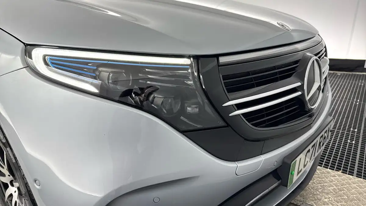 2021-mercedes-benz-eqc-e-eqc-400-amg-line-big-26