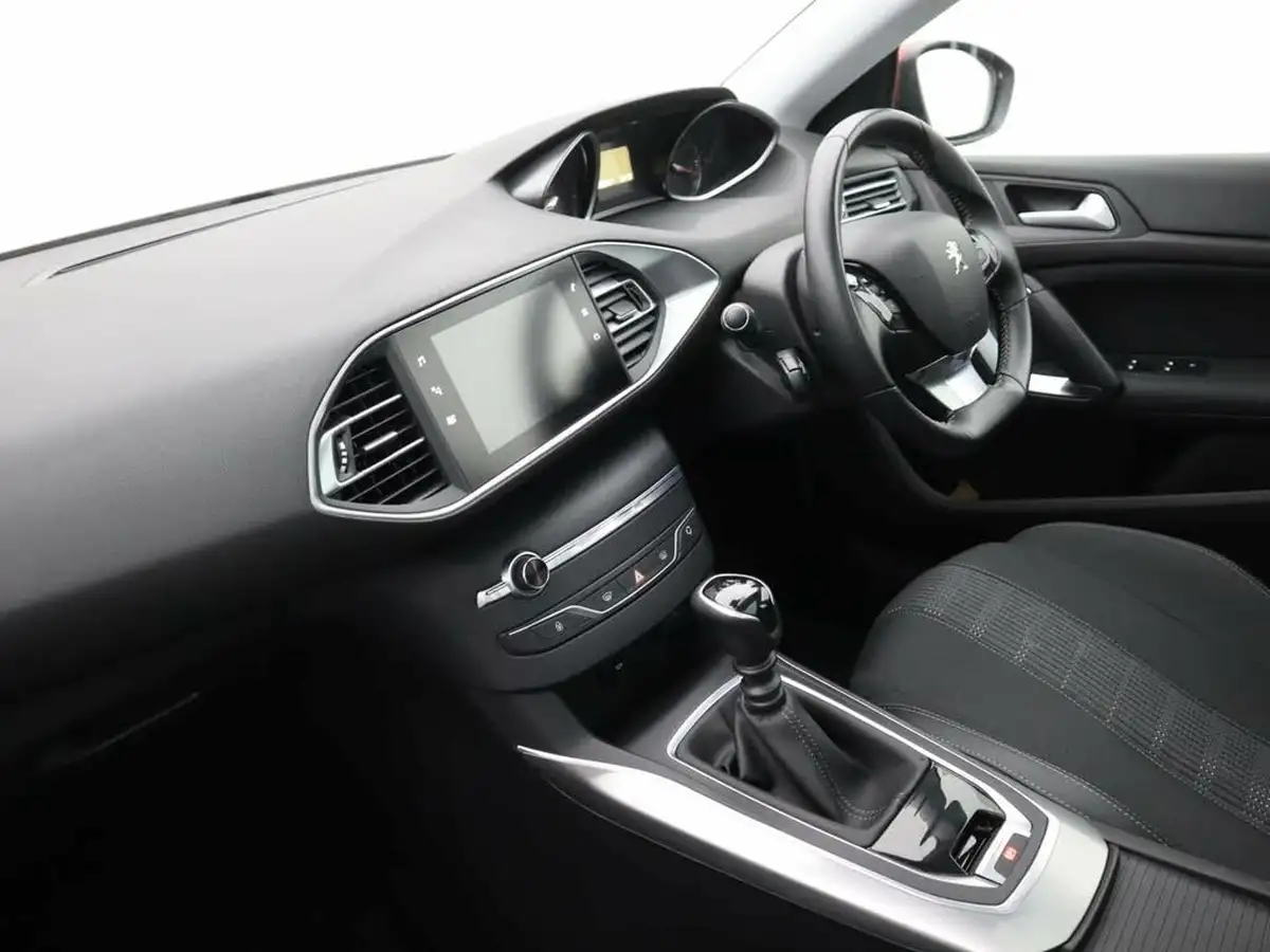2020-peugeot-308-sw-12-puretech-allure-130bhp-big-8