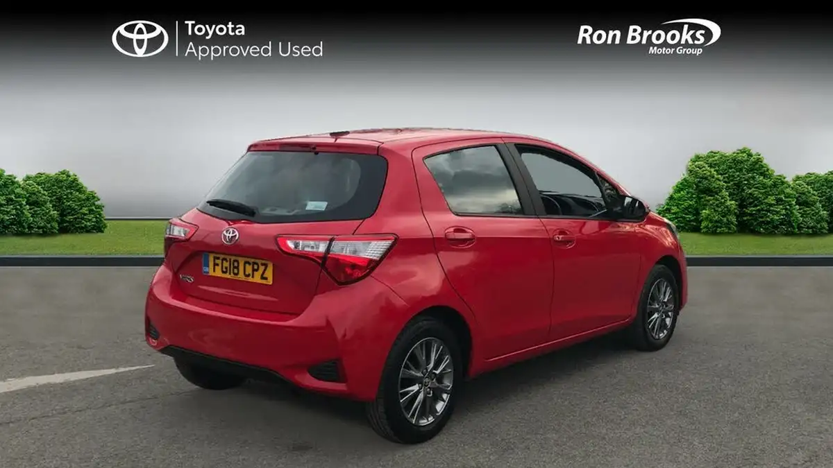 2018-toyota-yaris-15-vvt-i-icon-navi-big-1