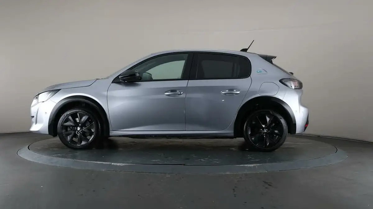2021-peugeot-208-e-gt-premium-big-37