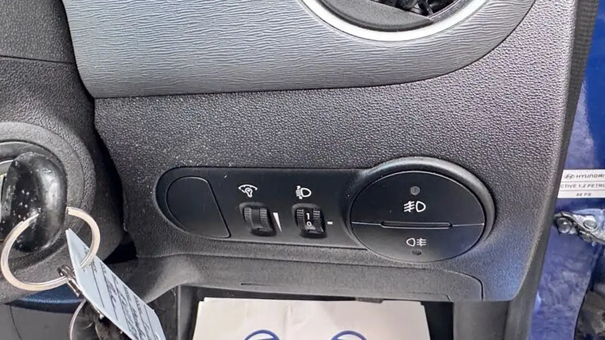 2011-hyundai-i10-12-active-big-16