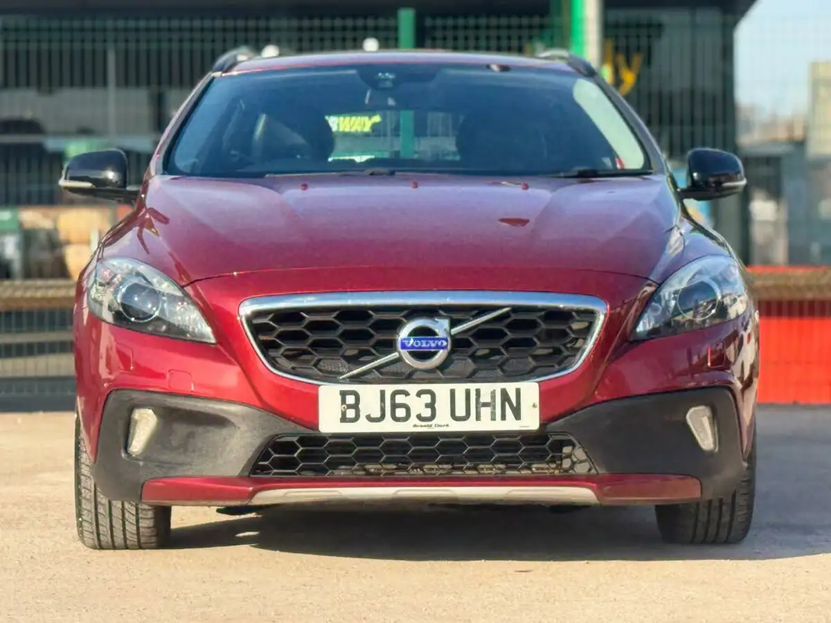 2013-volvo-v40-16td-d2-cross-country-lux-big-1