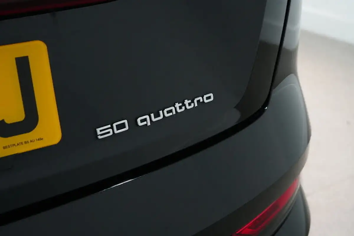 2020-audi-e-tron-50e-s-line-station-wagon-big-16