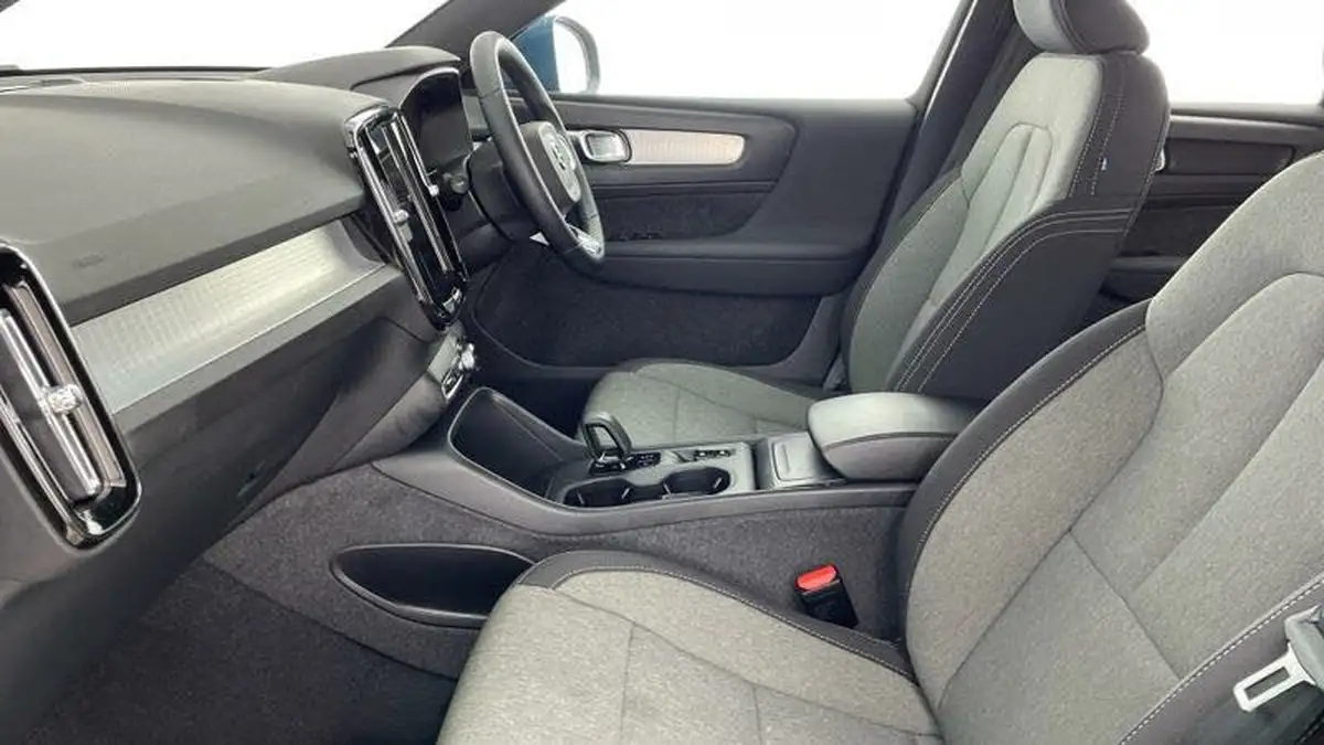 2024-volvo-xc40-20-b3-core-big-35