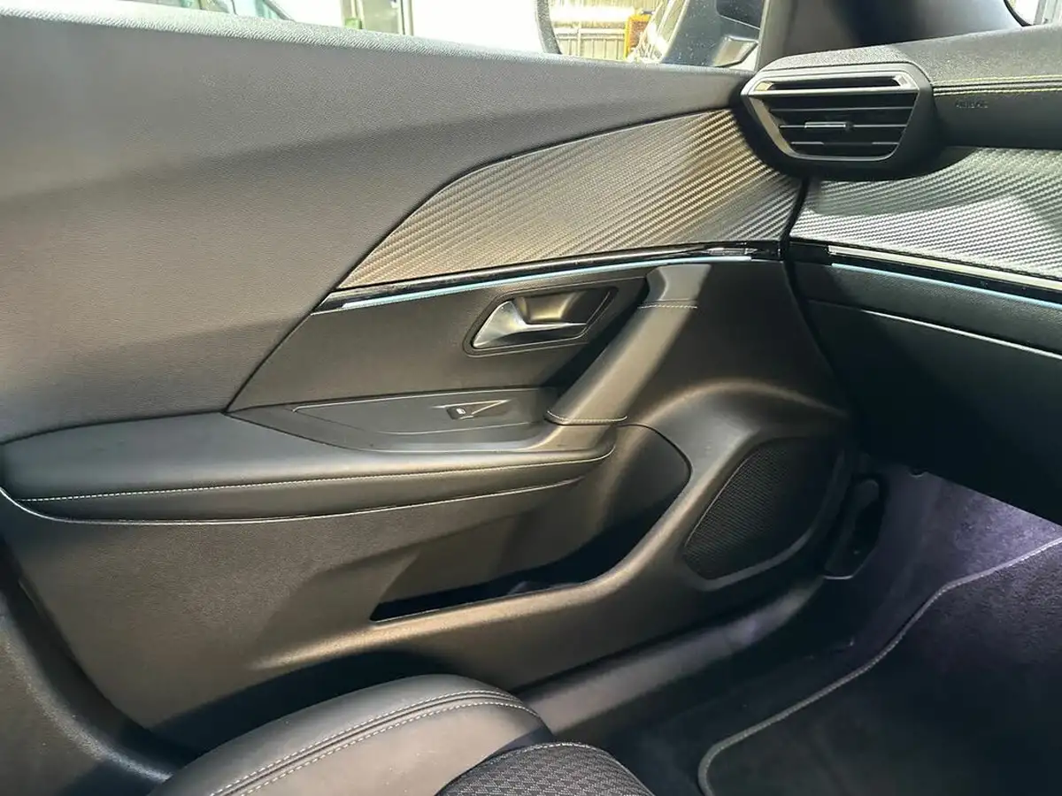2023-peugeot-2008-suv-e-gt-136bhp-50kwh-station-wagon-big-33