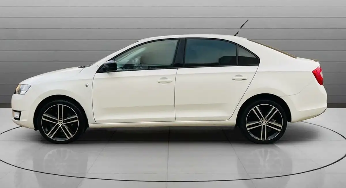 2014-skoda-rapid-12-sport-big-5