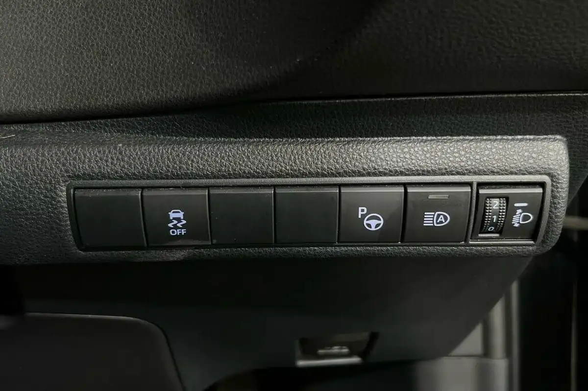 2021-toyota-corolla-18-vvt-i-icon-tech-spare-wheel-touring-sports-5d-big-20