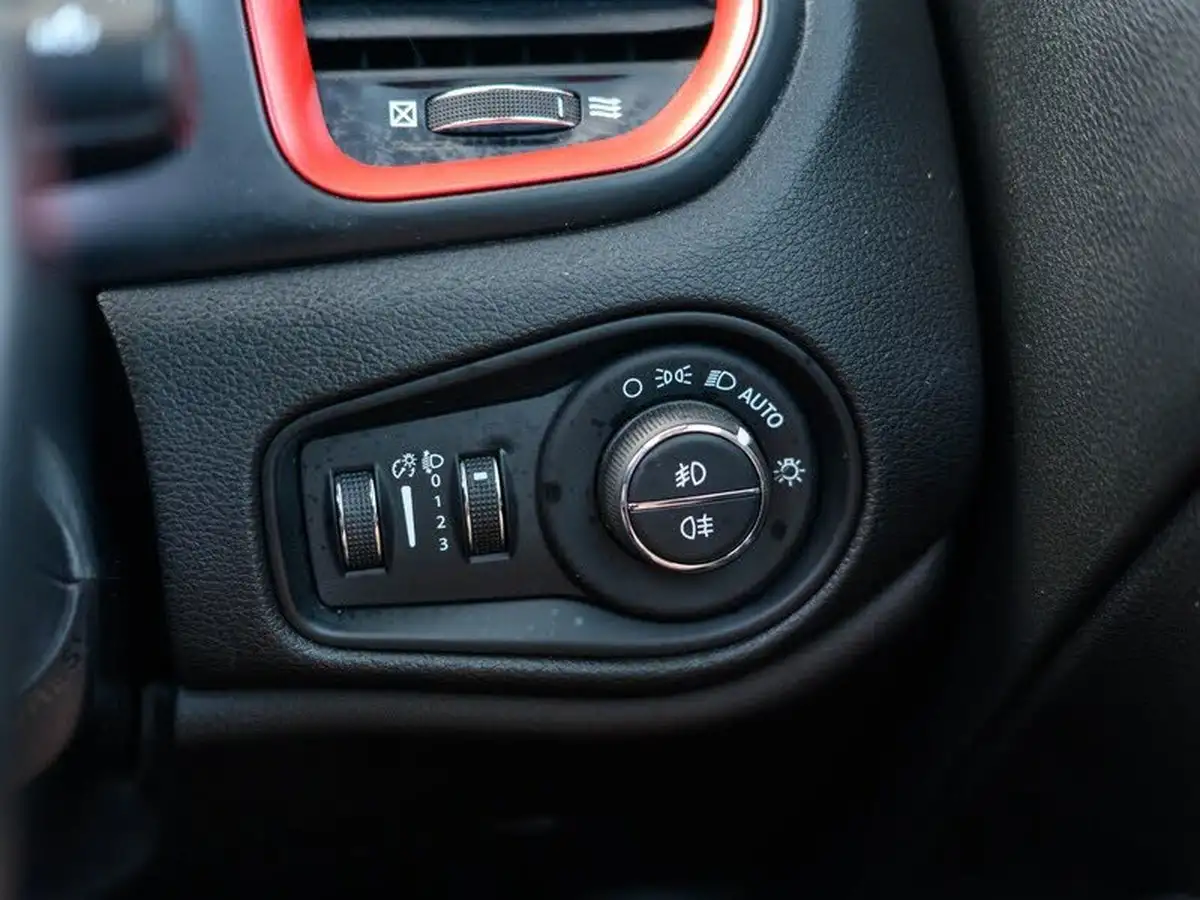 2016-jeep-renegade-20multijet-ii-trailhawk-big-18