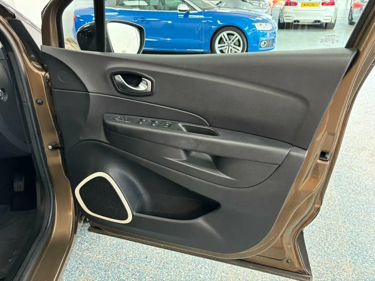 2018-renault-captur-09-tce-play-big-22