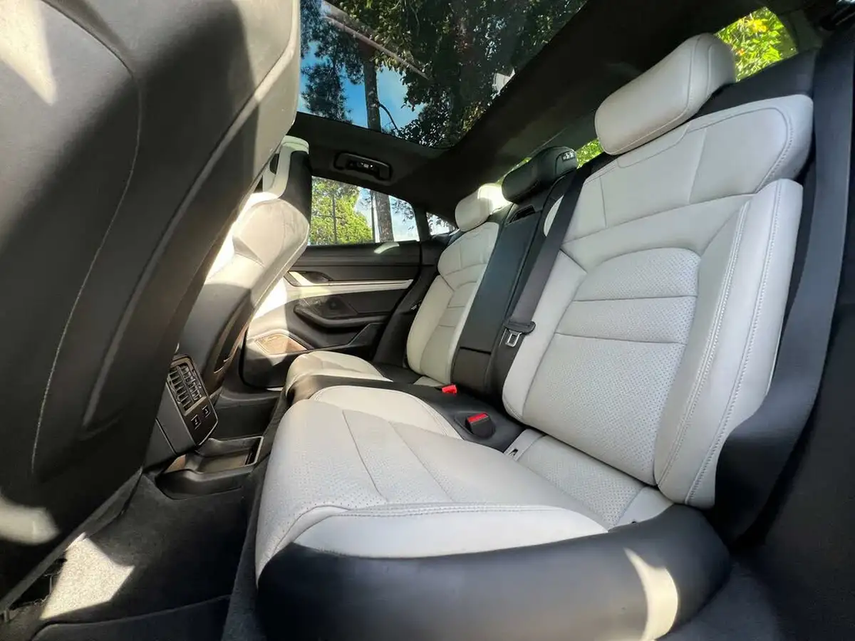 2020-porsche-taycan-e-turbo-big-67