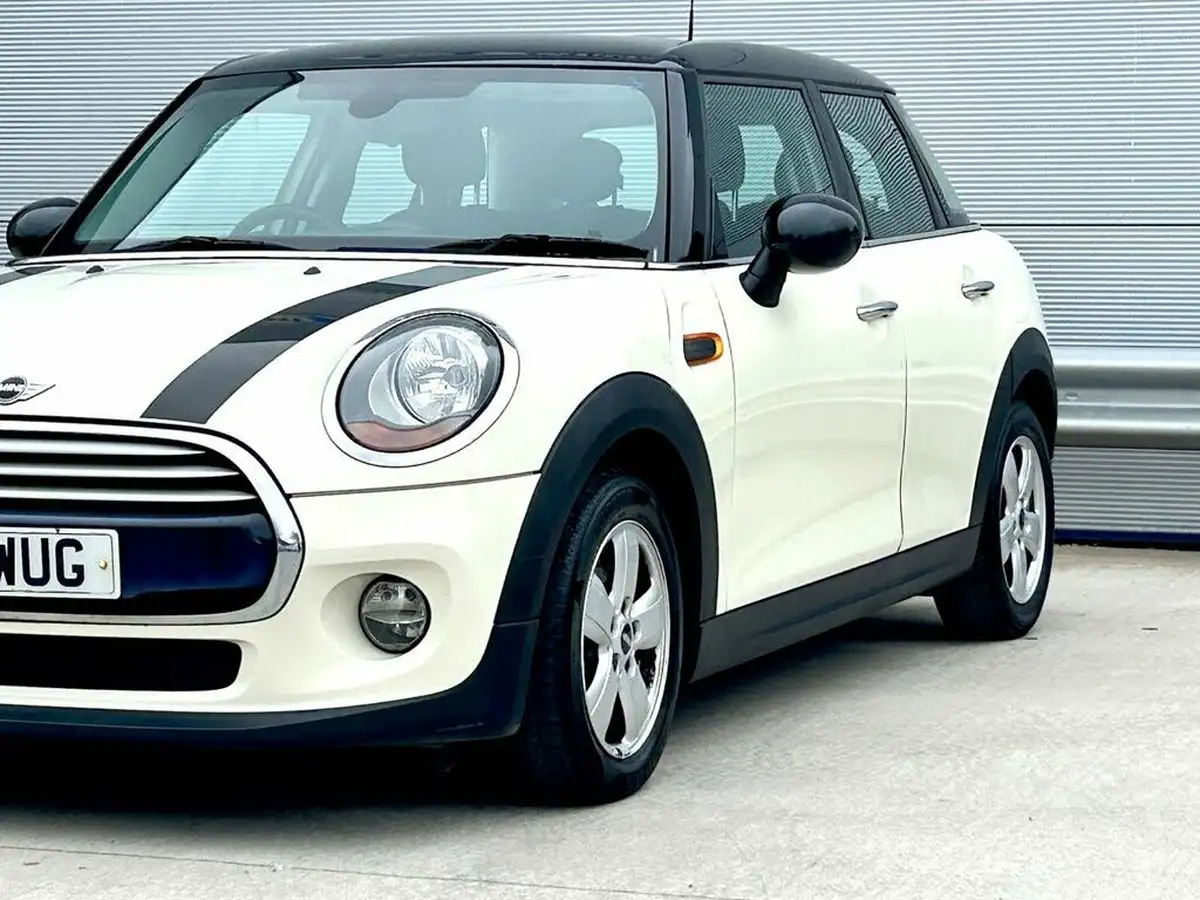 2015-mini-cooper-15-cooper-5d-big-4