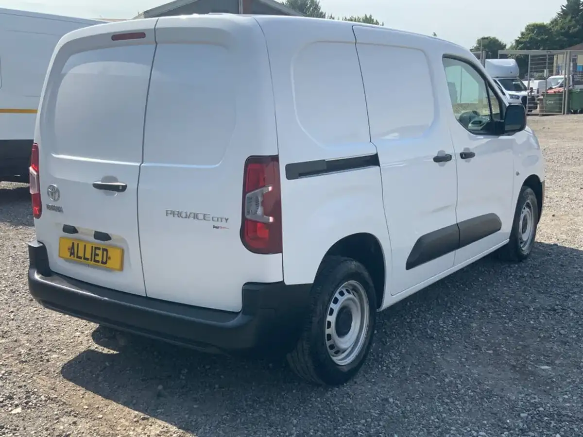 2022-toyota-proace-city-15d-active-big-9
