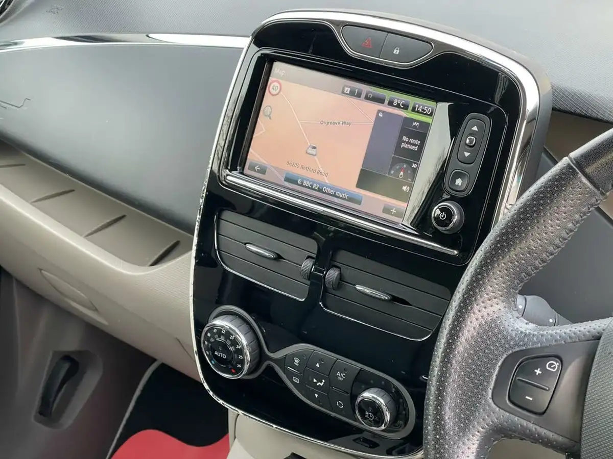 2015-renault-zoe-e-dynamique-nav-big-27