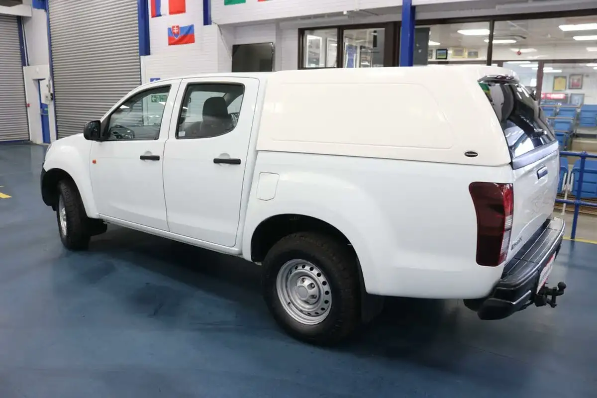 2018-isuzu-d-max-19td-utility-4x4-double-pickup-big-3