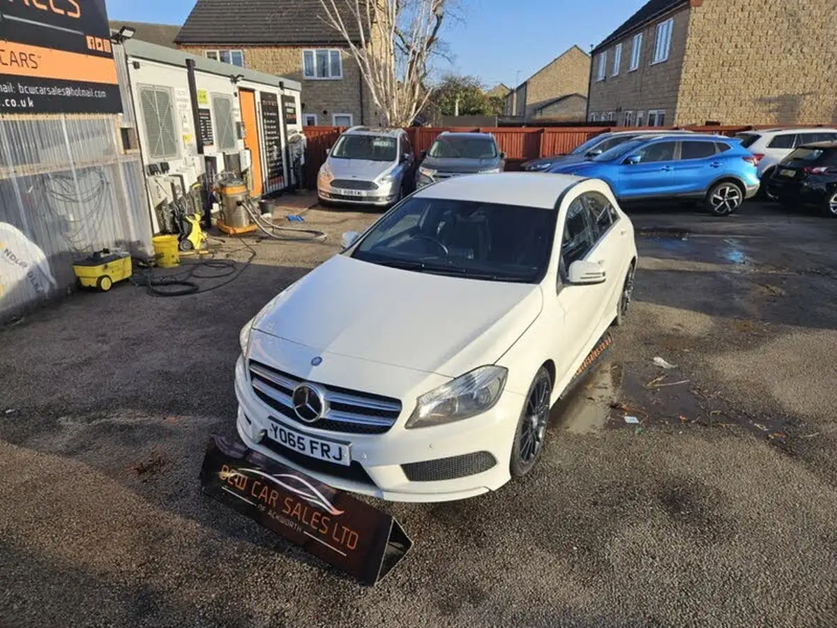 2015-mercedes-benz-a-class-21cdi-a200-amg-sport-big-2