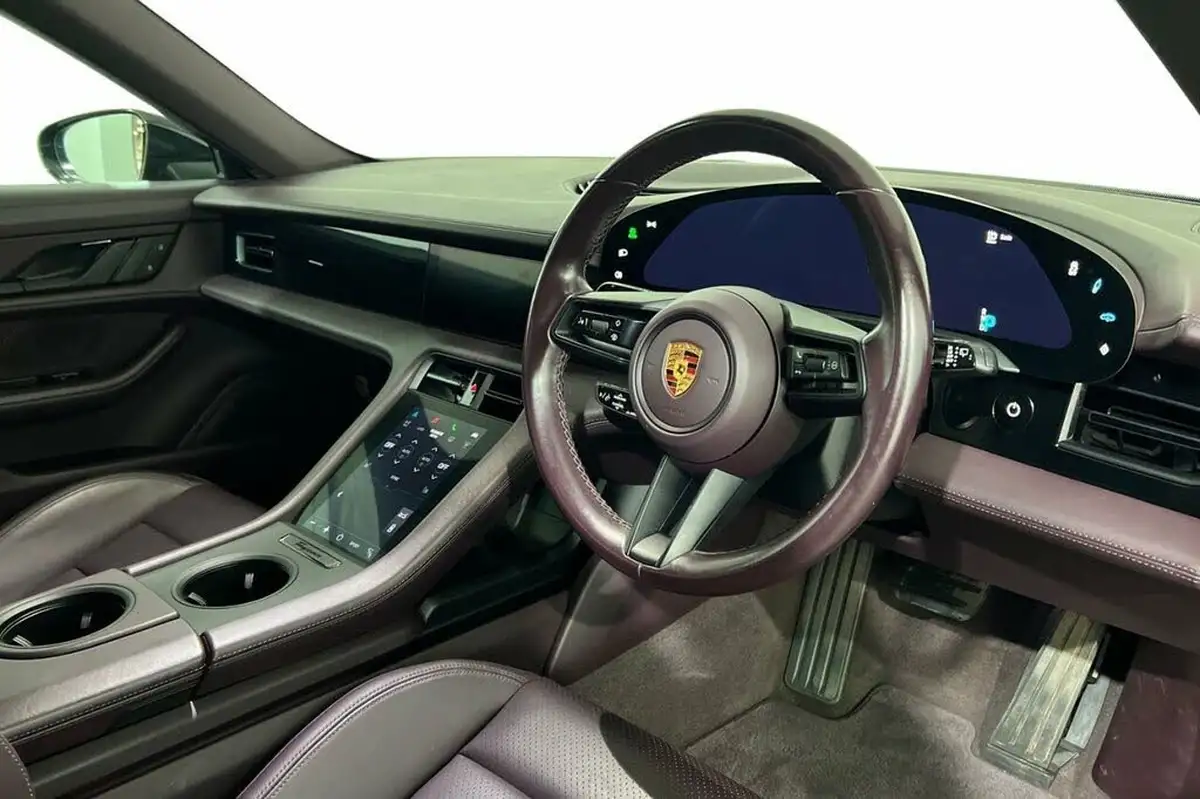 2022-porsche-taycan-e-4s-cross-turismo-big-8