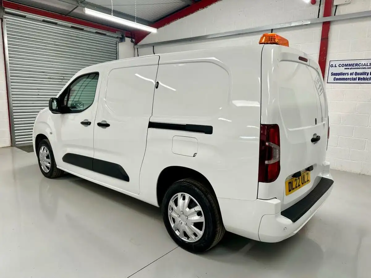 2022-vauxhall-combo-15cdti-sportive-2300-100pseu6d-l2h1-big-2