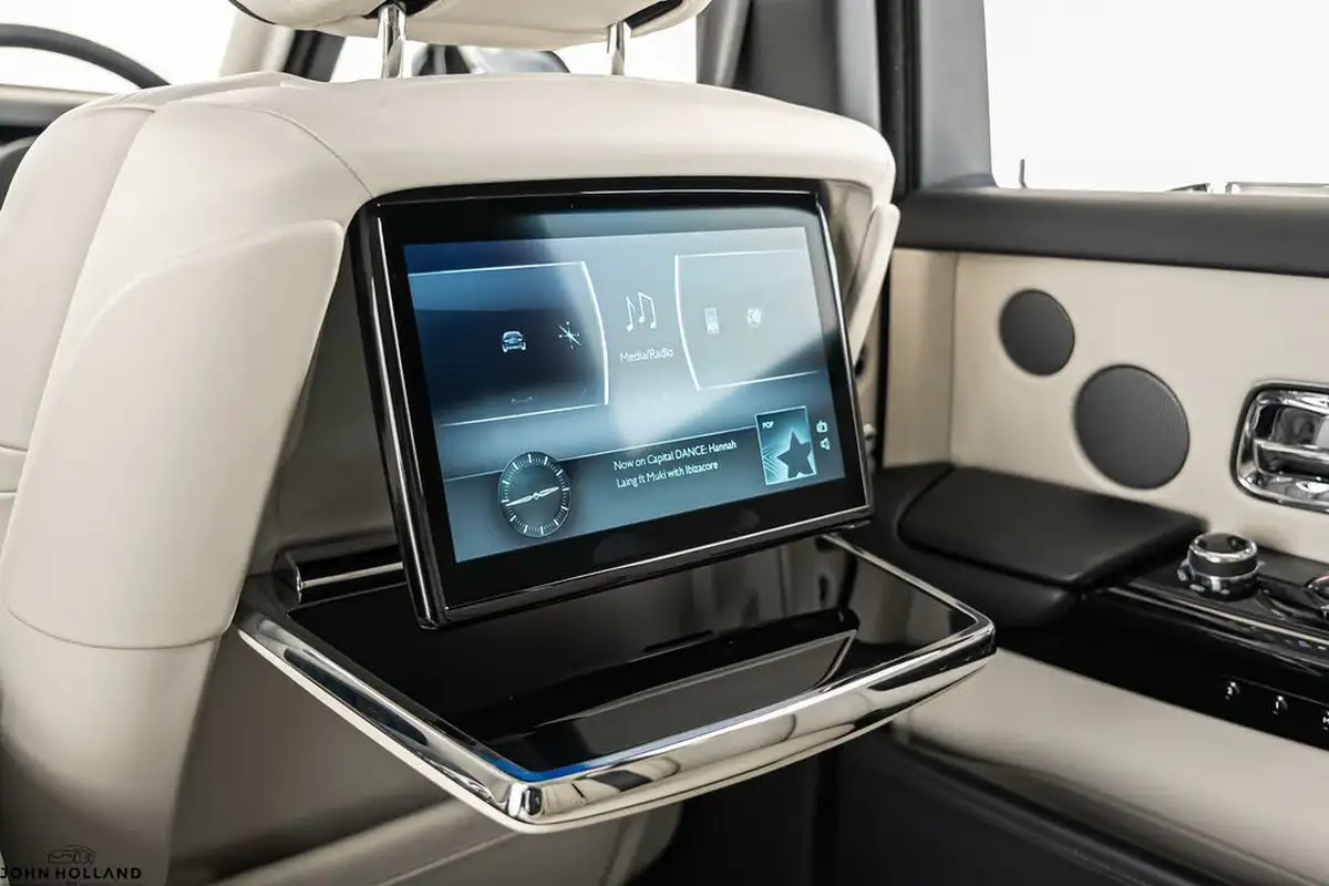 2019-rolls-royce-phantom-67-big-25