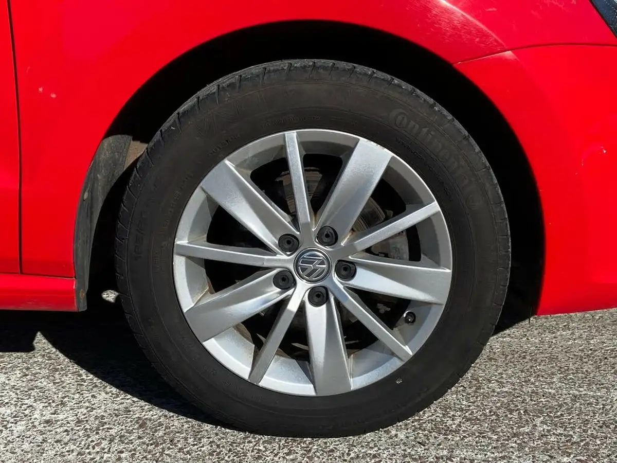 2015-volkswagen-polo-12-tsi-se-5d-big-33
