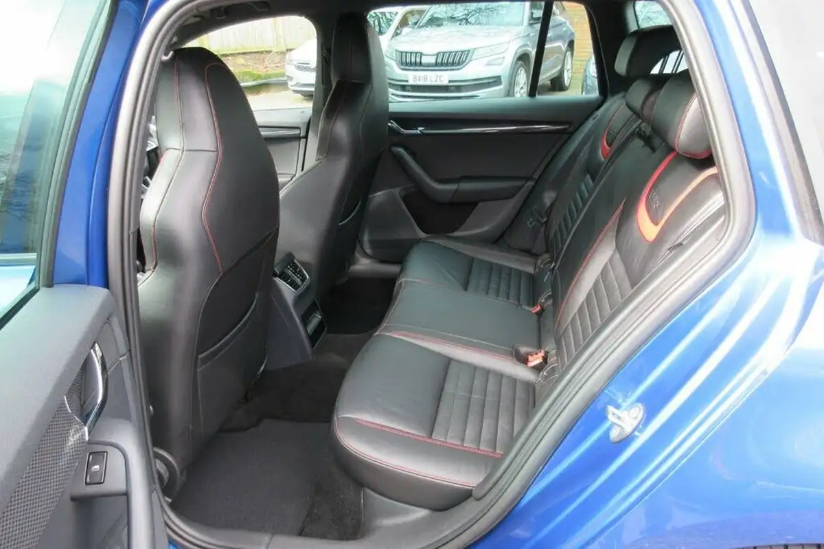 2014-skoda-octavia-20tdi-vrs-estate-big-36