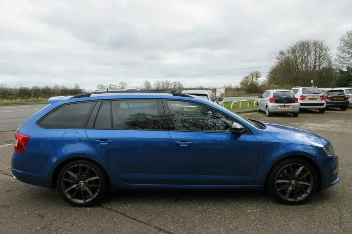 2014-skoda-octavia-20tdi-vrs-estate-big-12